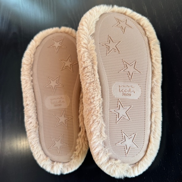 Zara Girls Reindeer Holiday Faux Fur Slippers, NWOT Size 28/29 (US 11) - Picture 5 of 7